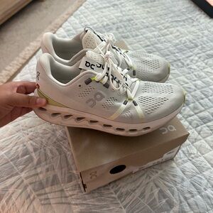 On cloud cloud surfers